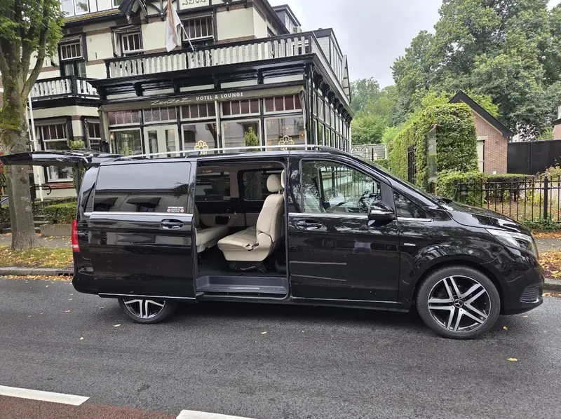 Mercedes-Benz V-Klasse taxi Amsterdam β luxe groepsvervoer TaxxxiVanAmsterdam